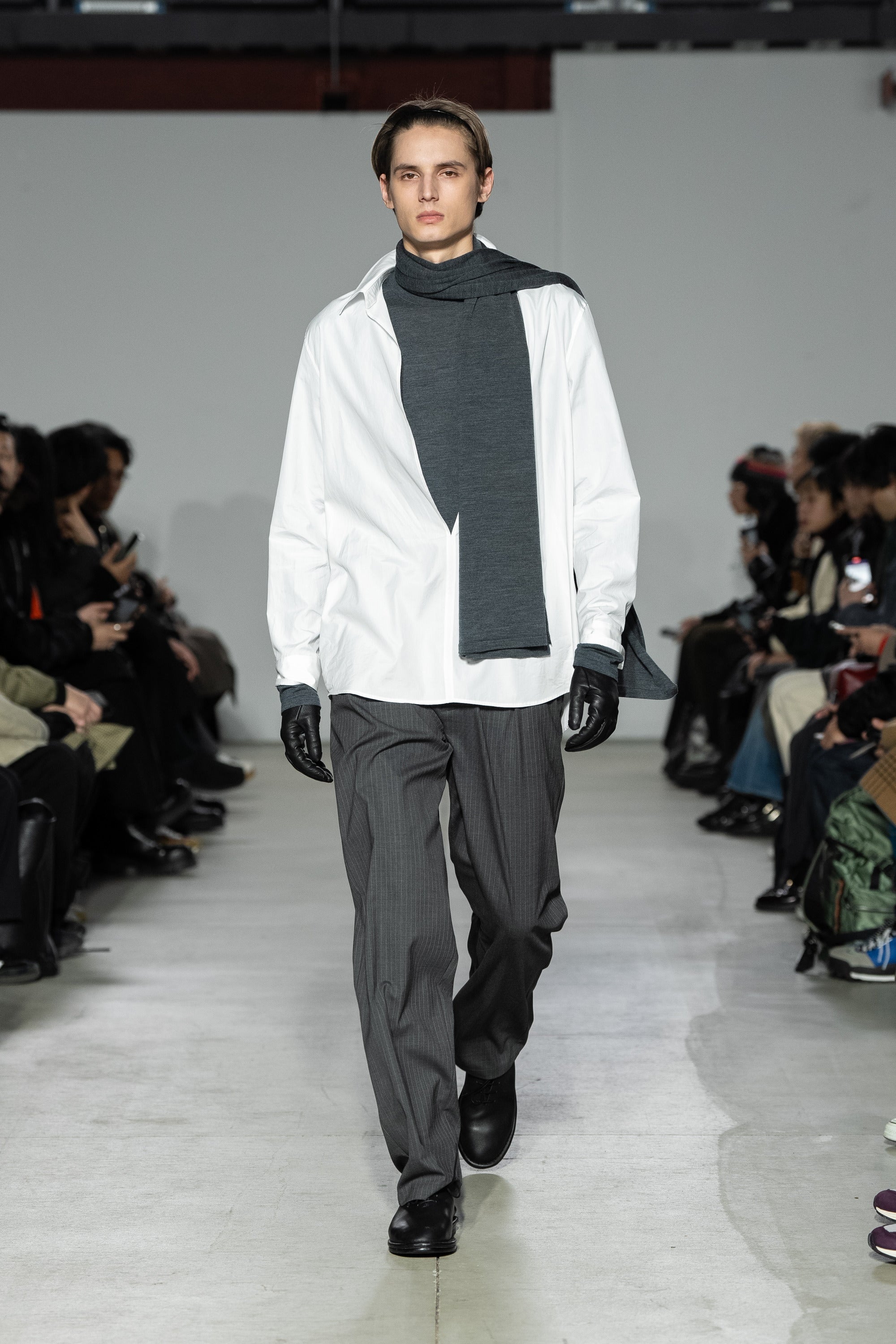 限定商品 × JOHN SMEDLEY MERINO EXTRAFINE WIDE STOLE〔AA52-007〕