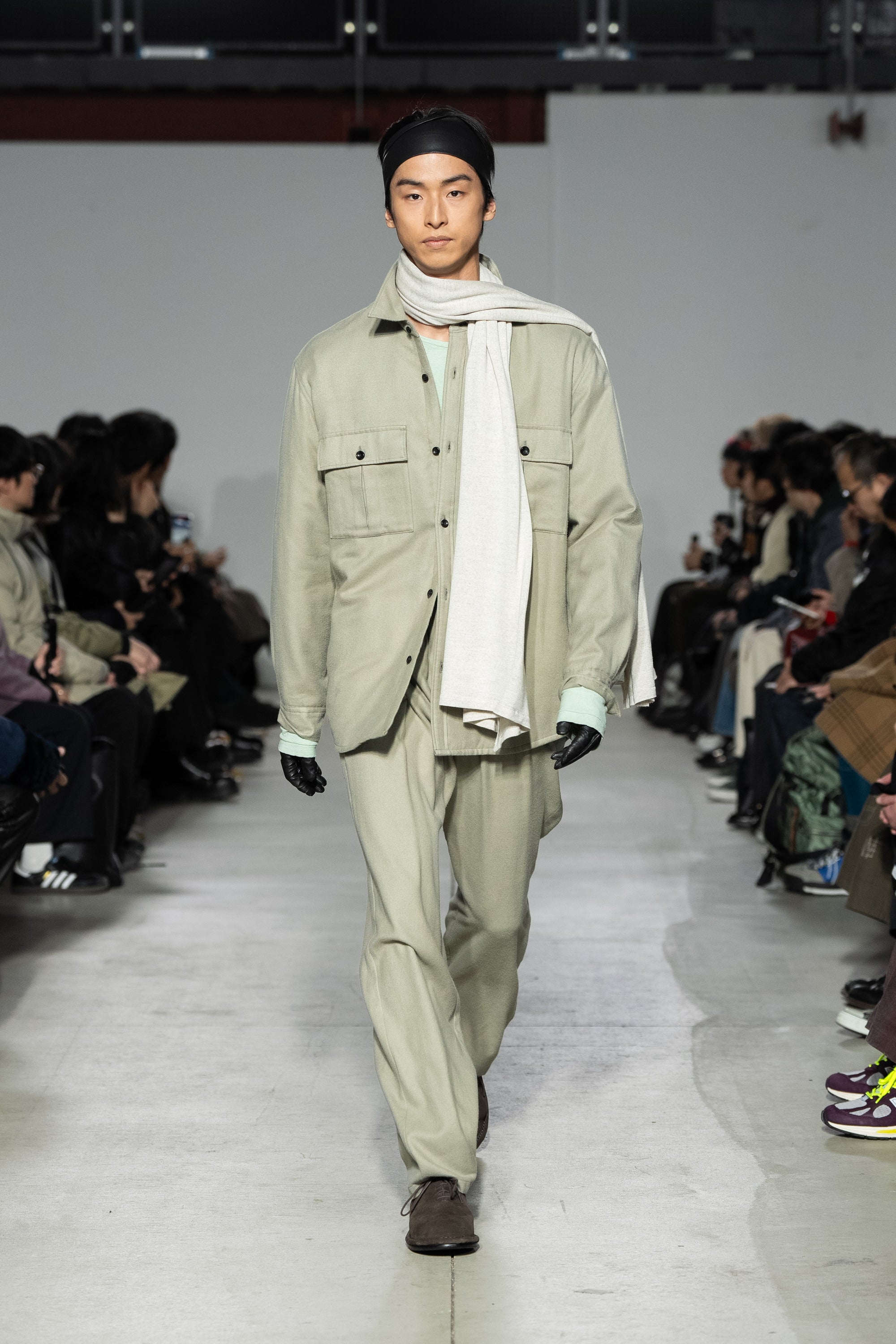 限定商品 × JOHN SMEDLEY MERINO EXTRAFINE WIDE STOLE〔AA52-007〕