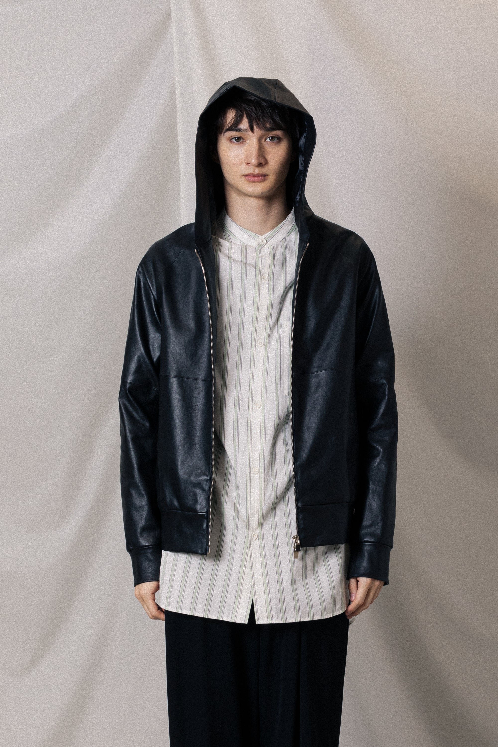 ストレッチシープレザー ジップアップフーディ〔AB52-061〕