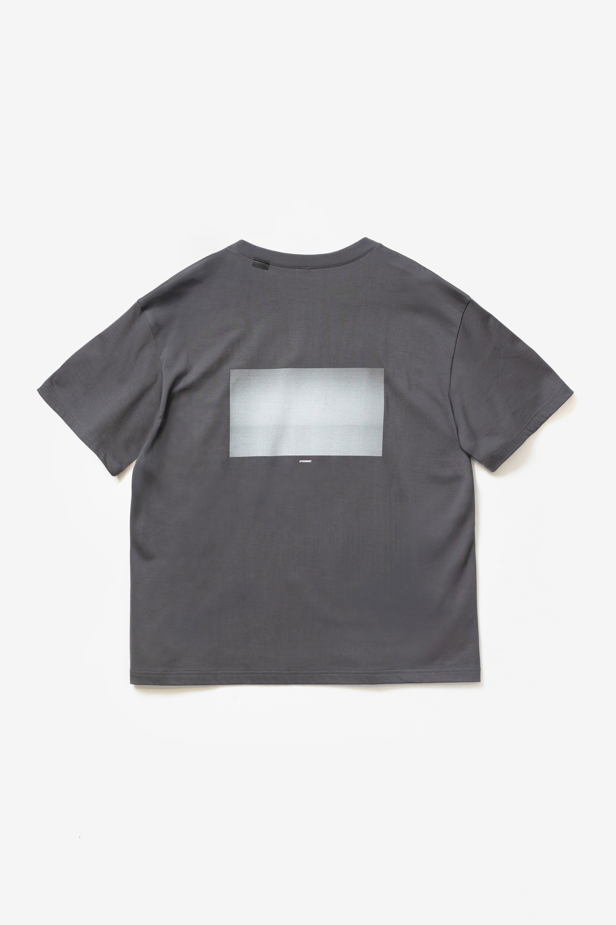 ジャージーフォトプリントS/S Tシャツ〔MCKA0267086998〕