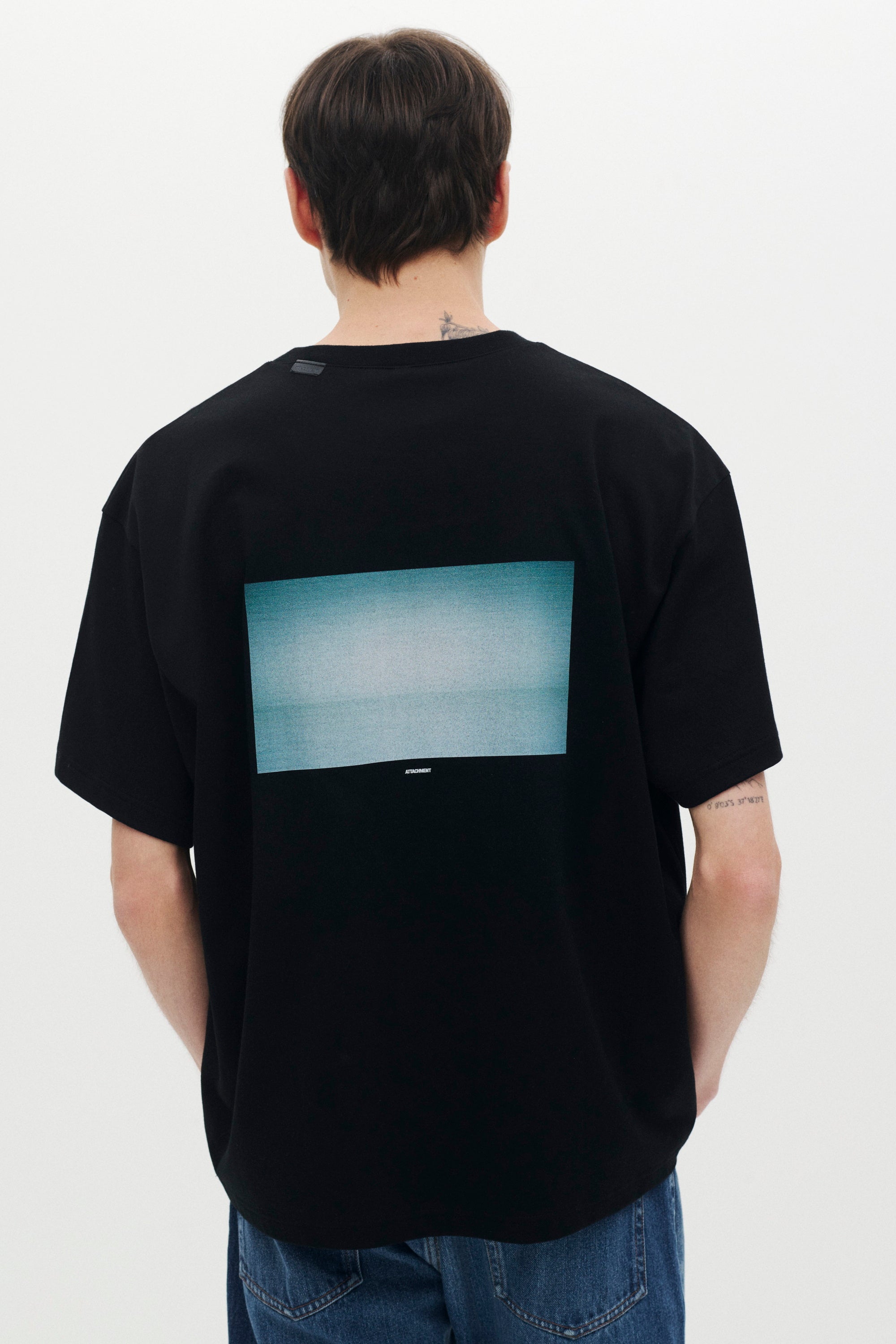 ジャージーフォトプリントS/S Tシャツ〔MCKA0267086998〕