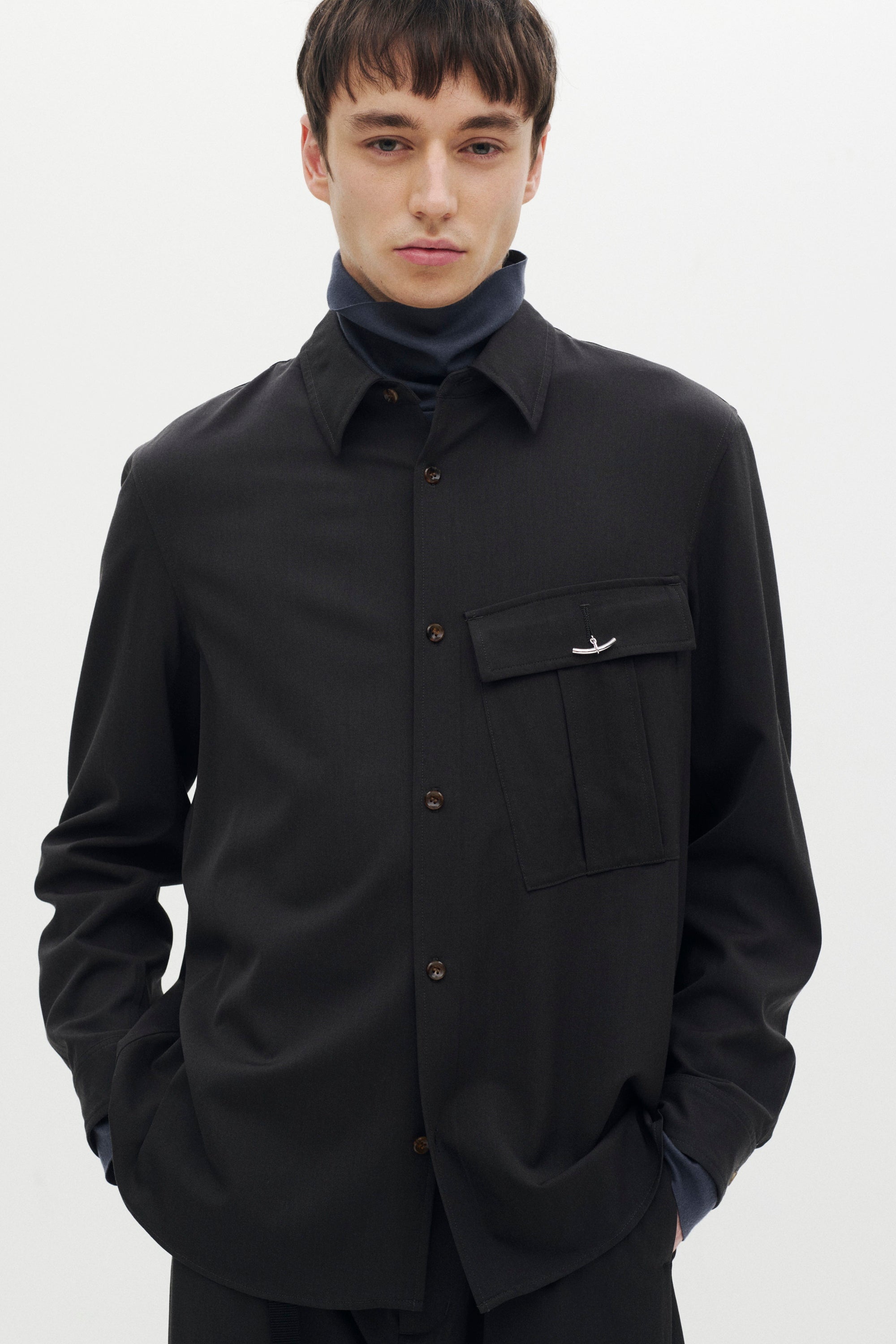 ウォッシャブルハイツイストギャバジンユーティリティL/Sシャツ〔MCKA0274076998〕
