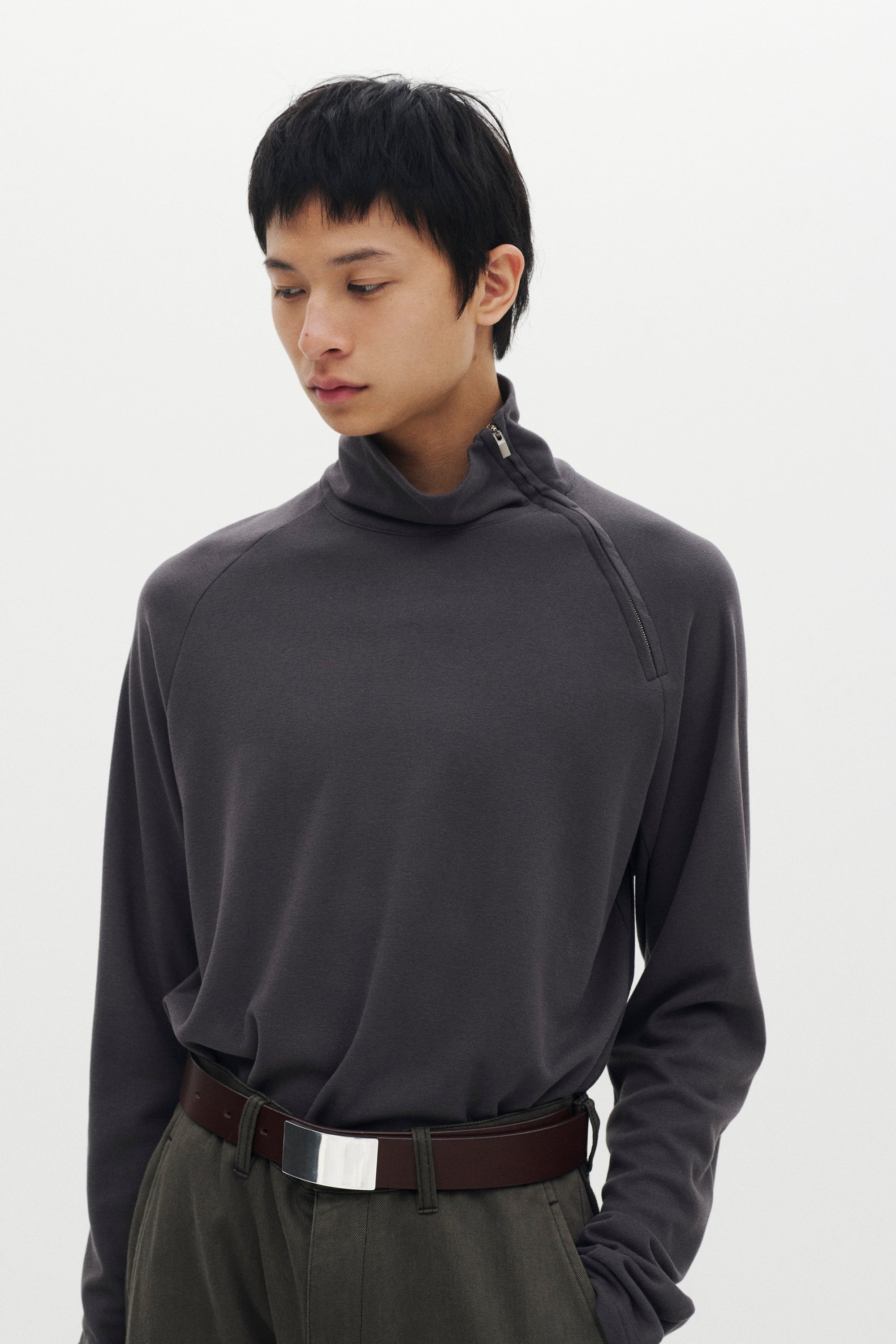 ビスコース/ポリエステルスムースジップアップハイネックL/Sカットソー〔MCKA0310086998〕