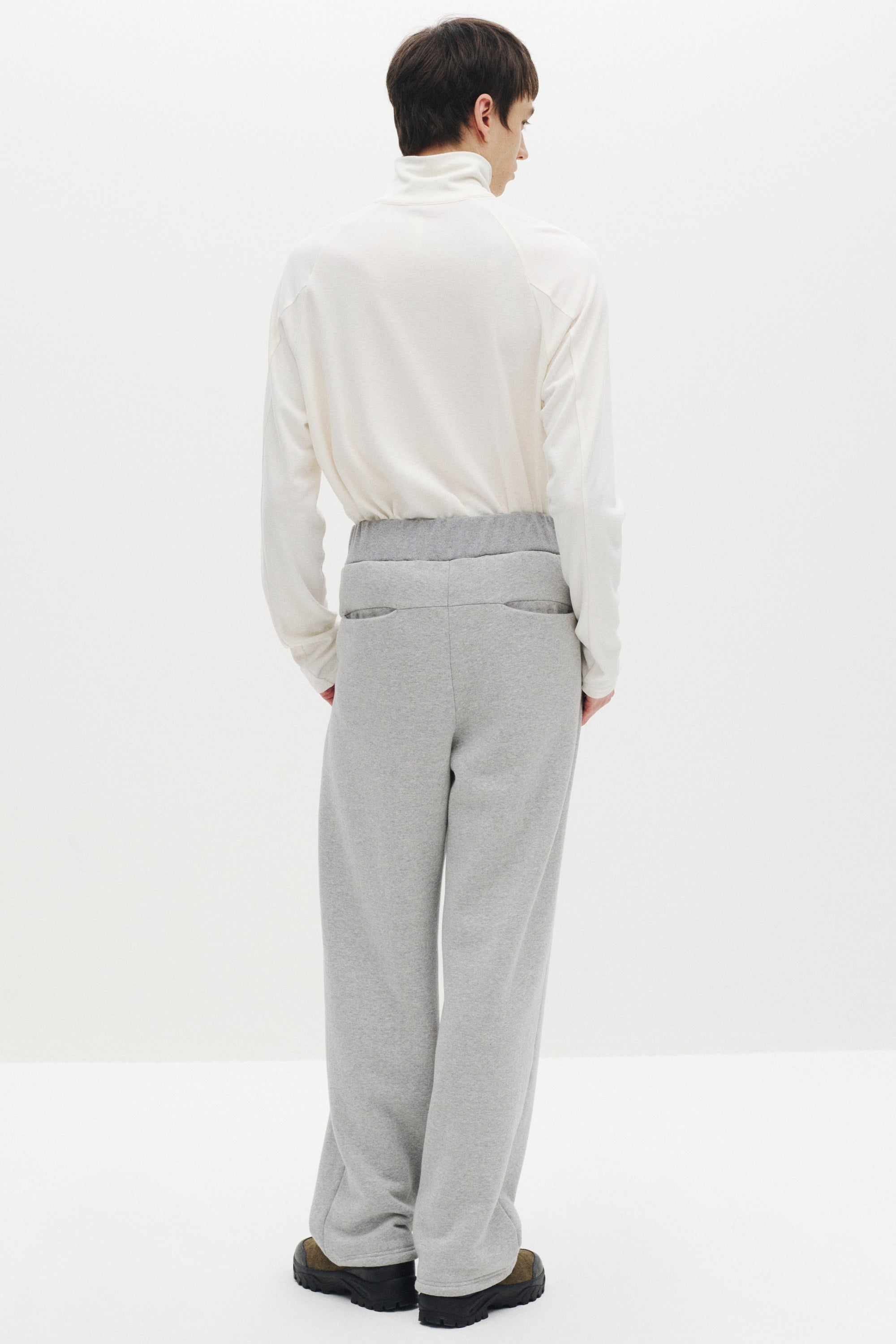 ビスコース/ポリエステルスムースジップアップハイネックL/Sカットソー〔MCKA0310086998〕