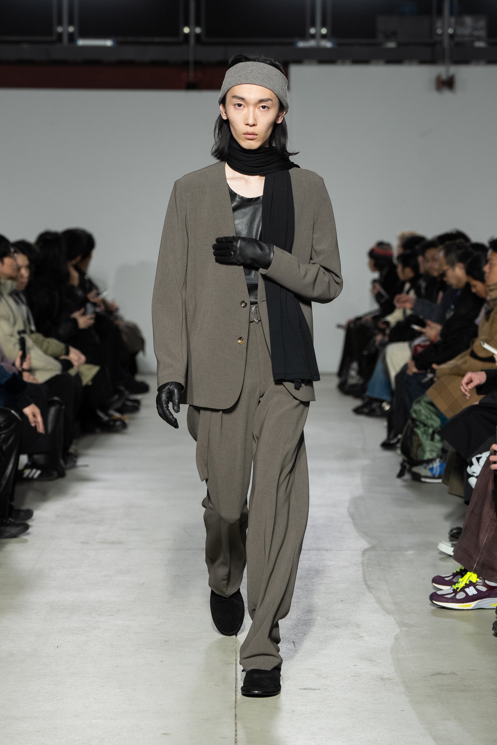 限定商品 × JOHN SMEDLEY MERINO EXTRAFINE WIDE STOLE〔AA52-007〕
