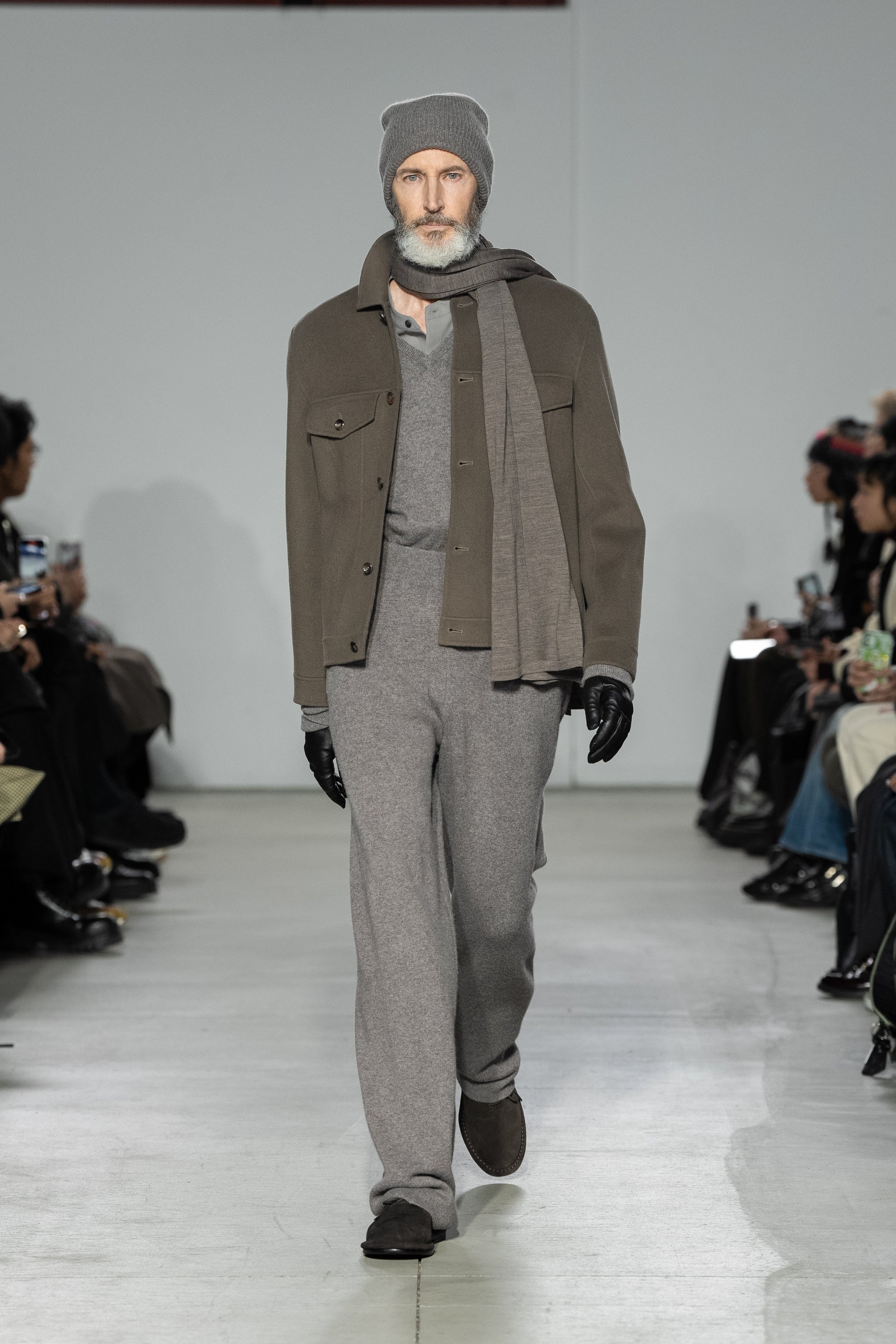 限定商品 × JOHN SMEDLEY MERINO EXTRAFINE WIDE STOLE〔AA52-007〕