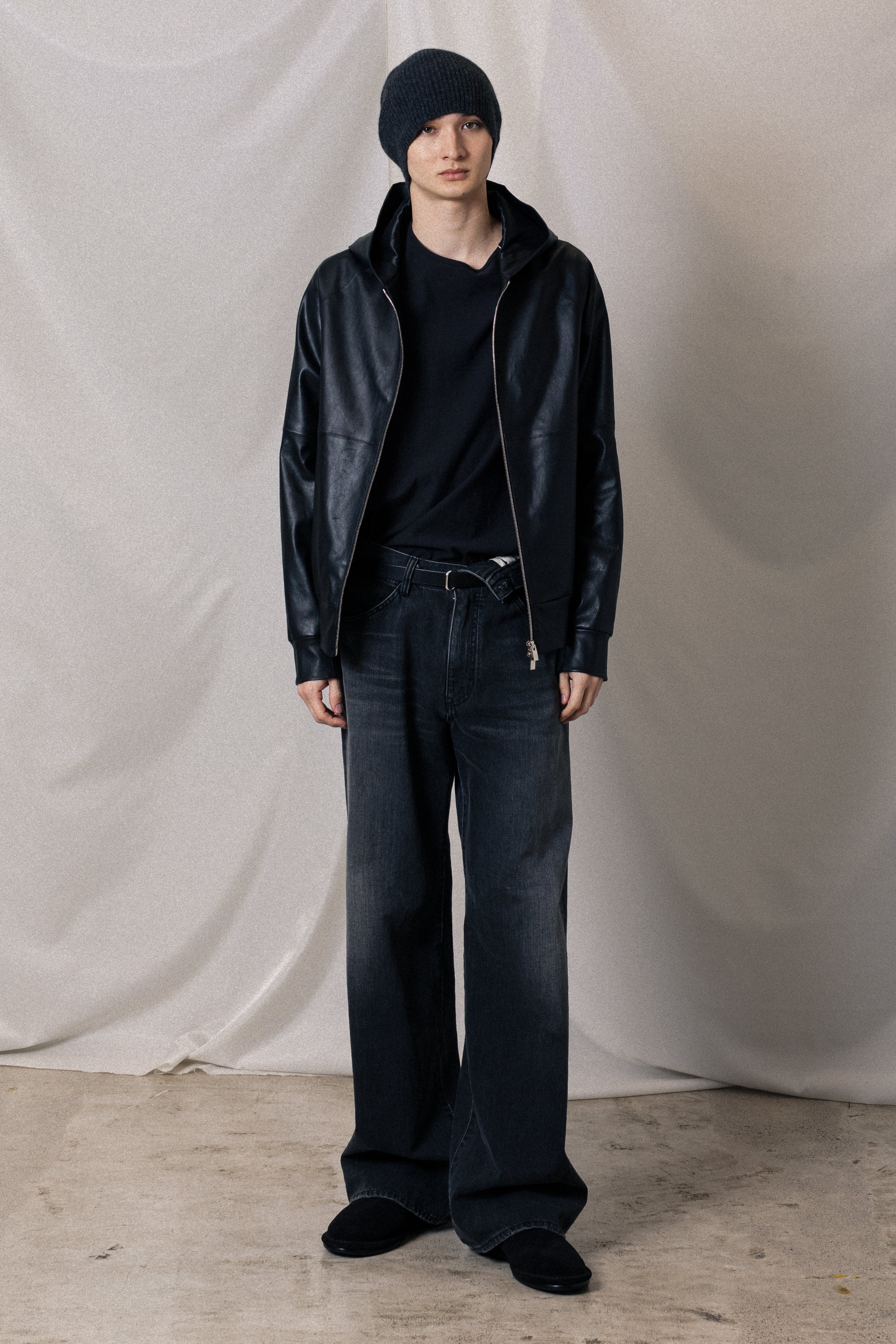 ストレッチシープレザー ジップアップフーディ〔AB52-061〕