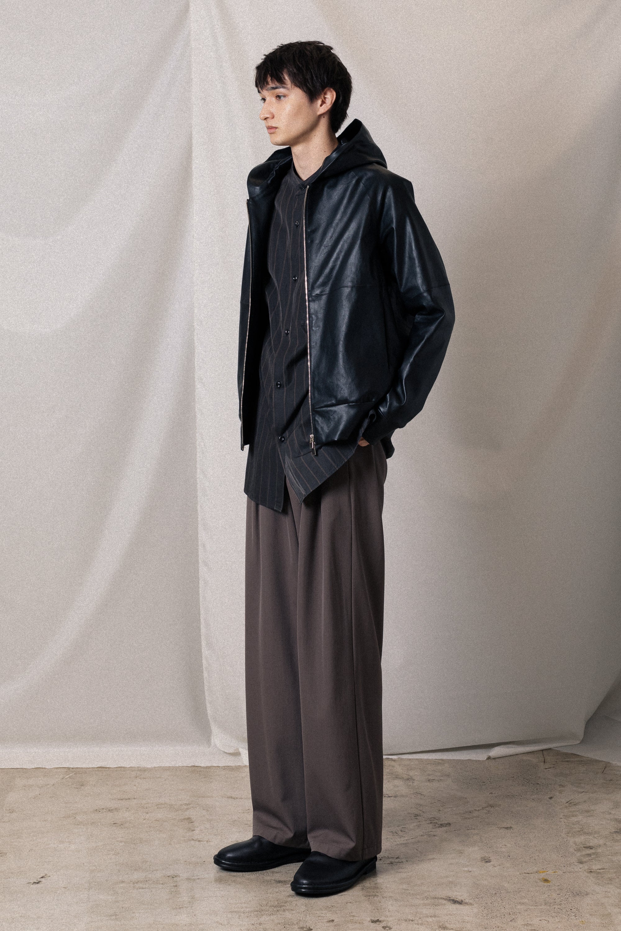 ストレッチシープレザー ジップアップフーディ〔AB52-061〕