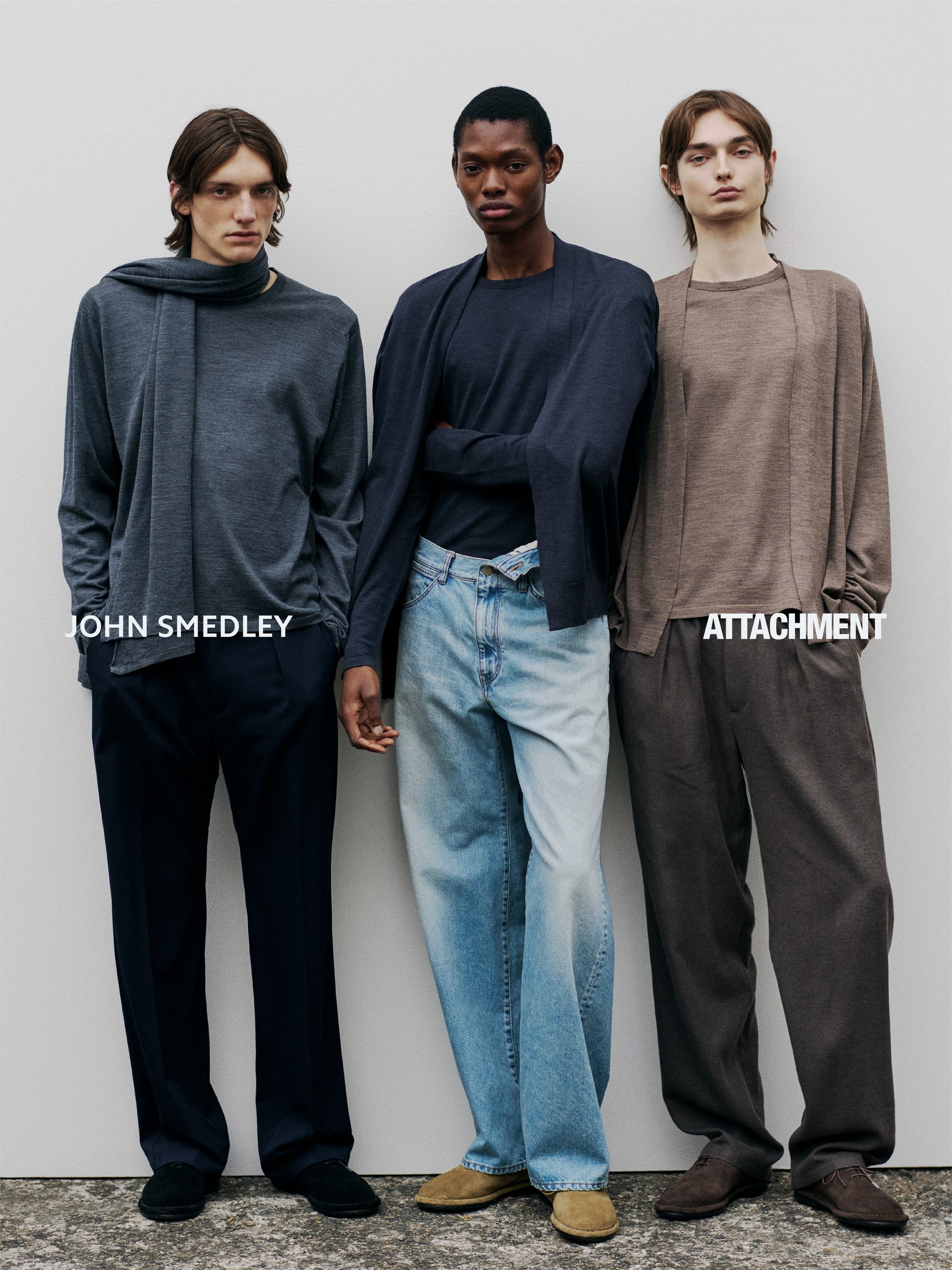 限定商品 × JOHN SMEDLEY MERINO EXTRAFINE BUTTONLESS V NECK