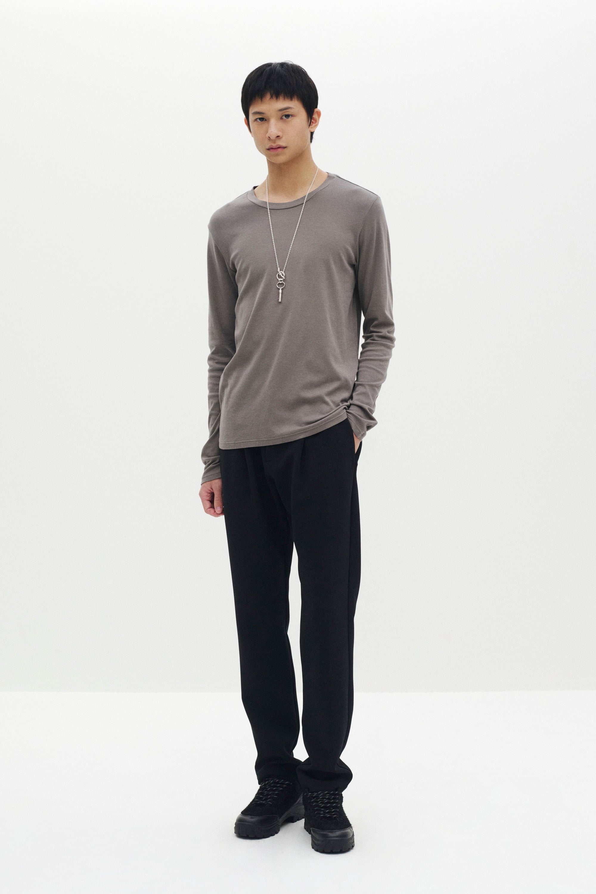 ポリエステルストレッチダブルクロスレギュラーフィット1タックパンツ〔MCKA0295106998〕